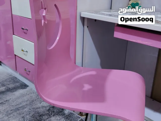 ميز دراسي ((للبيع)) صناعة تركي خشب قوة ومتانة وشغل درجة اولى مع الكرسي