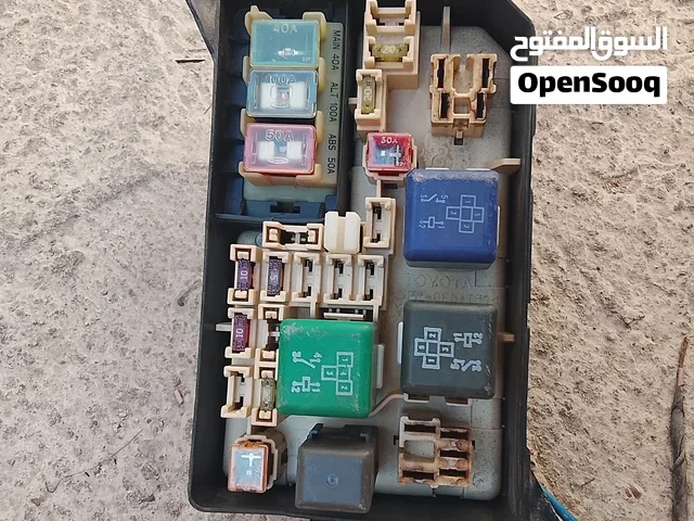 قاعده فيوزات الخارجيه (تفصيخ) لسيارات التويوت كورولا و كورونا و تيرسل و كرسيدا و كامري اقره الوصف
