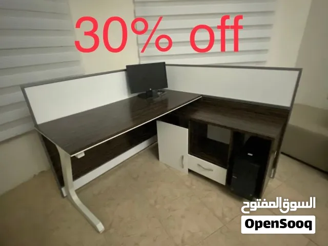 مكتب تنفيذي بحالة الجديد.  Executive desk like new