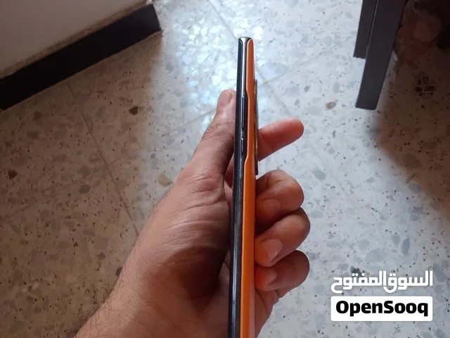 ذاكره 128 عشوائيه 12 مع كارتونه وشاحنه اصليه جهاز نظيف وبلادي استعمال قليل او مرواس بايفون فقط
