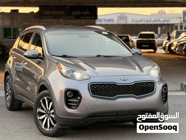 كيا سبورتاج وارد كندا بدون حوادث نضيف جدا استعمال قليل 4x4 حاله ممتازه 2.4cc للبيع في عجمان الجرف