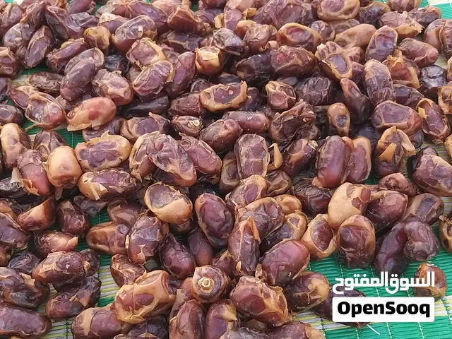 للبيع تمر خلاص منقاي ومخلاي ف أكياس صغار والوزن 22 كيلو ب15 ريال فقط