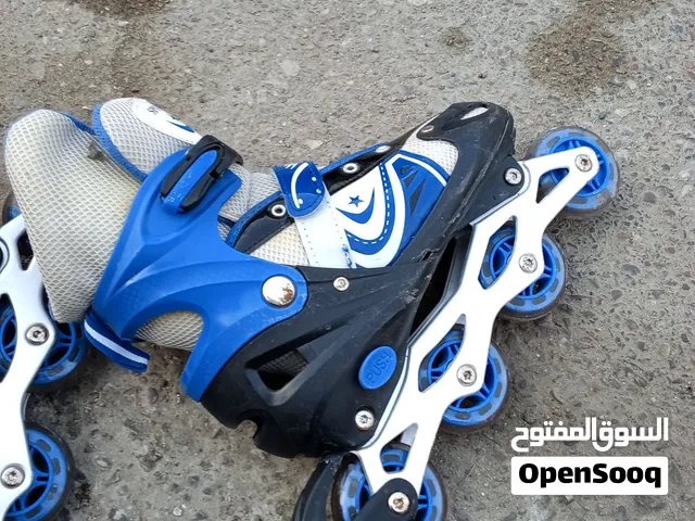 سكيت رياضي درجه اولى باله تاير جلاتين مع أضواء لون ازرق يتكبر ويغصر