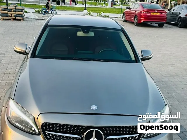 مرسيدس بنز الفئة-C 2015 / صالون / سيدان رمادي مع مواصفات خليجية، حالة ممتازة