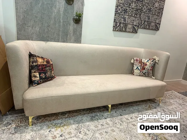 للبيع غنفتين اوربي حاله جداً ممتازه نظيفه استعمال خفيف عدد2 علي 60 اللي جاد ياخذهم لون بيج