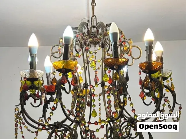 ثريا فخمة كبيرة بطراز أنتيك وفينتج – زجاج ملوّن وتصميم مميز