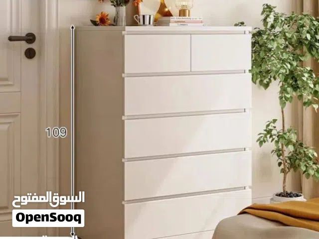 خزانة جوارير بيضاء