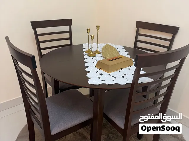 طاولة طعام جديدة للبيع