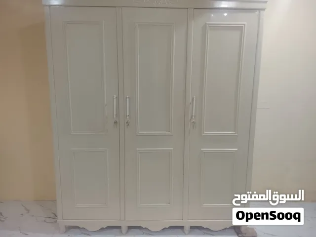 كنتور 3ابواب للبيع جديد لون كريمي