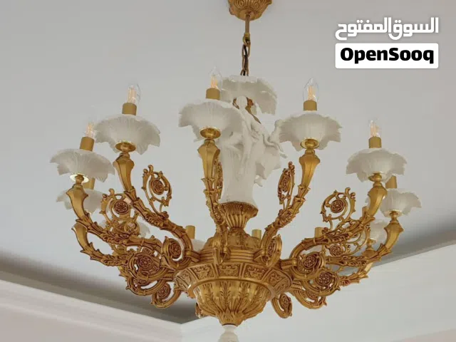 Specialized sales of handmade chandeliers