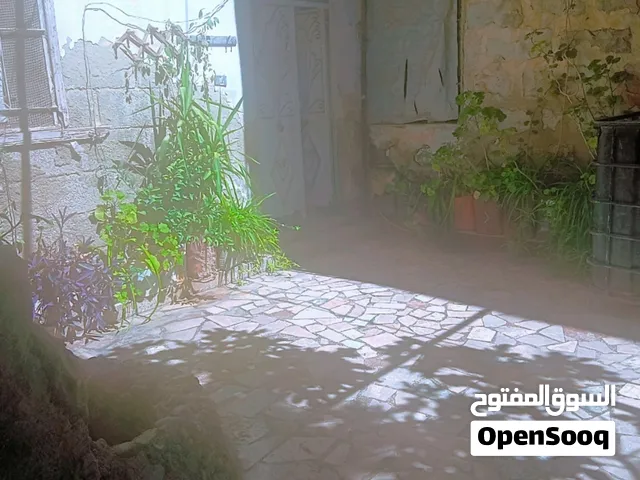 للمستثمرين والمتعهدين،  بيت عربي قديم  للبيع مساحه525متر مربع بس بـ 52000دولار