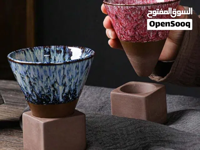 كوب مخروطي مع قاعدة من الفخار الصلب