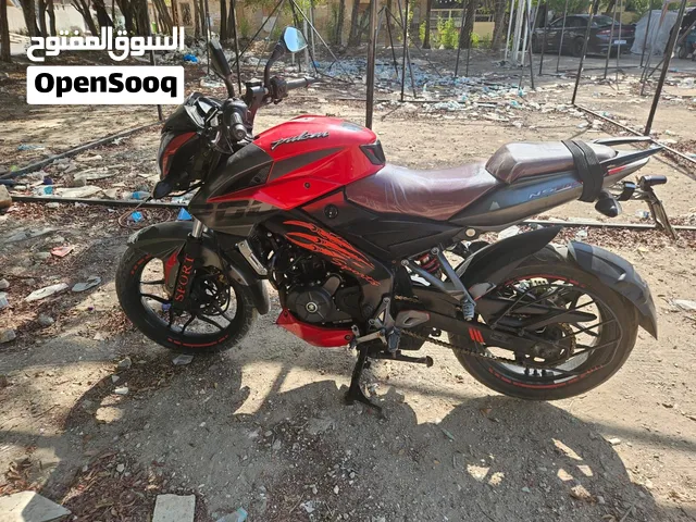 السلام عليكم بولسر محرك 200 رقم وسنويه بسمي