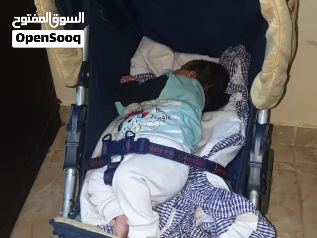 عربة أطفال أصلية ماركة بيير كاردان بحالة جيدة