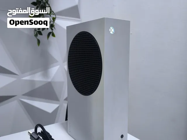 للبيع اكس بوكس سيريس اس مع 2 كنترول واحد اصلى خربان فيه جير و ثاني احترافي من Gamesir g7 es سعر قابل