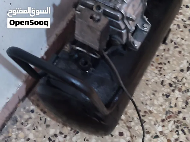 كومبرسر 50 لتر شغاله فحص مليون بلميه بحاجه الى محبس بربيج هوا فقط ودرل رويس شاكوش حجر حديد يمين شغال