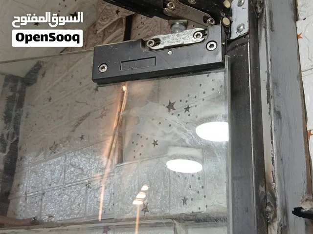وجهة زجاج سوكريت + باترينة زجاج والمونيوم للبيع