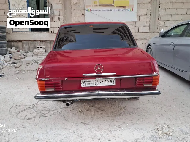 مرسيدس فانوس w115 كرت 1970 محرك 200 ابيض غيار عادي فتحة سقف فرش شبح كهربا