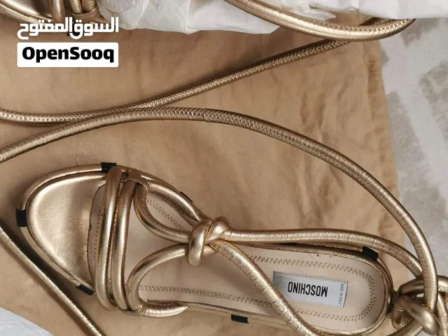 39 size Moschino