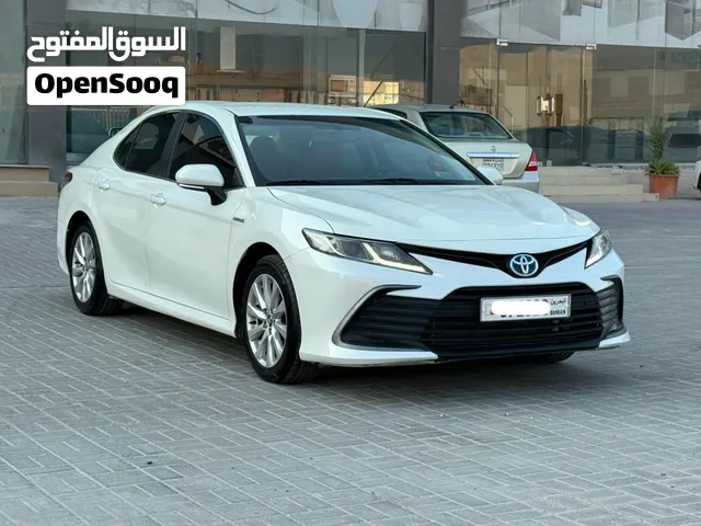 Toyota Camry LE Hybrid 2022 (White)