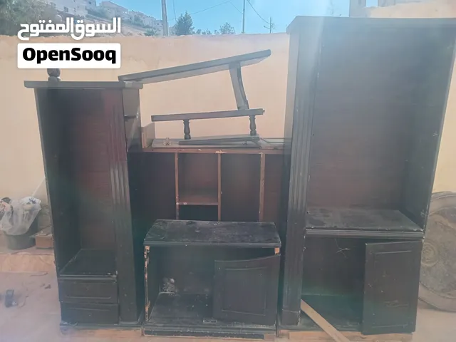 بوفيه مستعمل مع رفوف زجاج وكامل ضروفه موجودة يحتاج تصليح