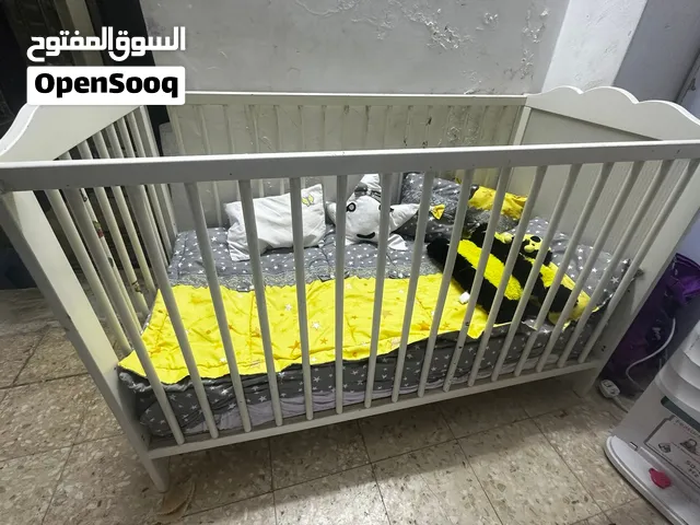 تخت بيبي مع فرشته