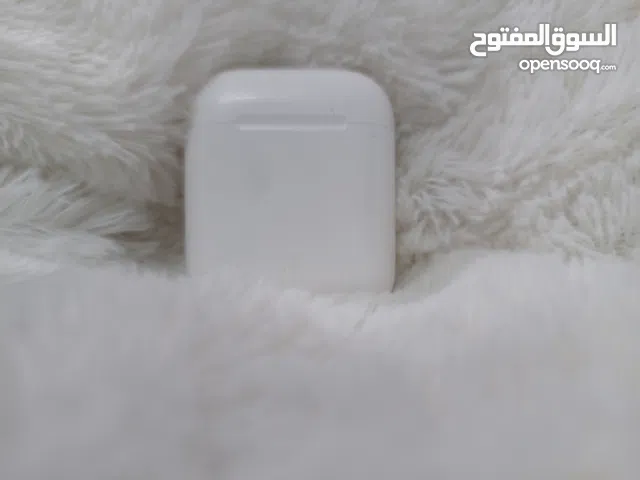 علبه الشحن الخاصه بسماعه AirPods الاصليه مستعمله بحاله جيدة تعمل 100% بدون السماعات