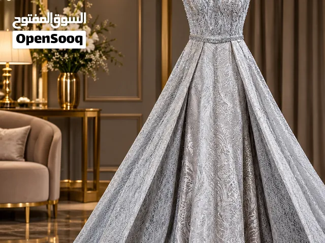 مستعمل شبه جديد نضيف فستان سهرة برينسيس طاووس مطرز