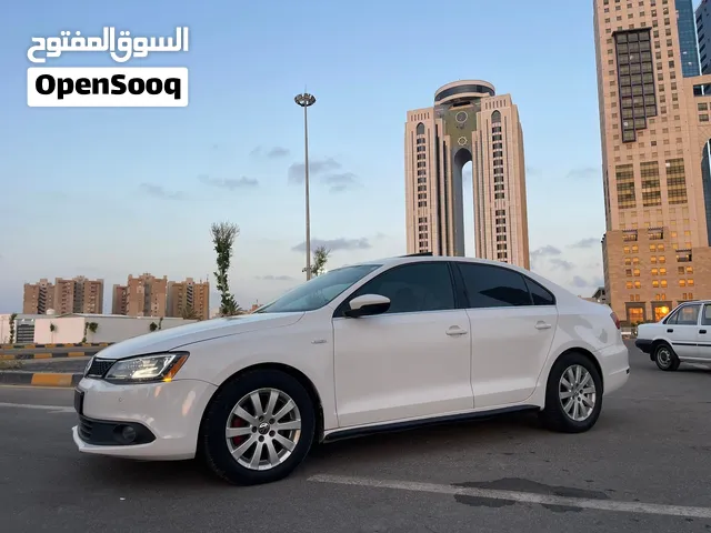 فولكس فاغن جيتا (Volkswagen Jetta)  المحرك: 2.0 TSI ) جمرك