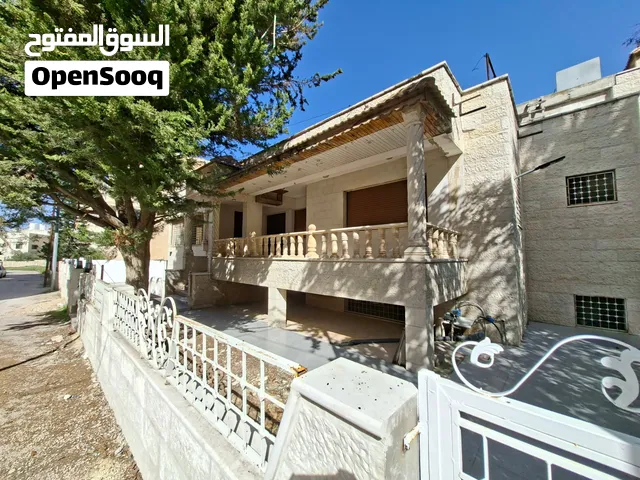فيلا مميزه للايجار او للاستثمار خلف السيفوي بجانب اربيلا مول مكونة من طابقين وساحات وكراج