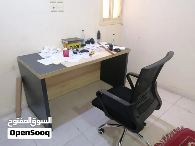 مكتب خشبى وكرسي ووحدة ادراج مكتب