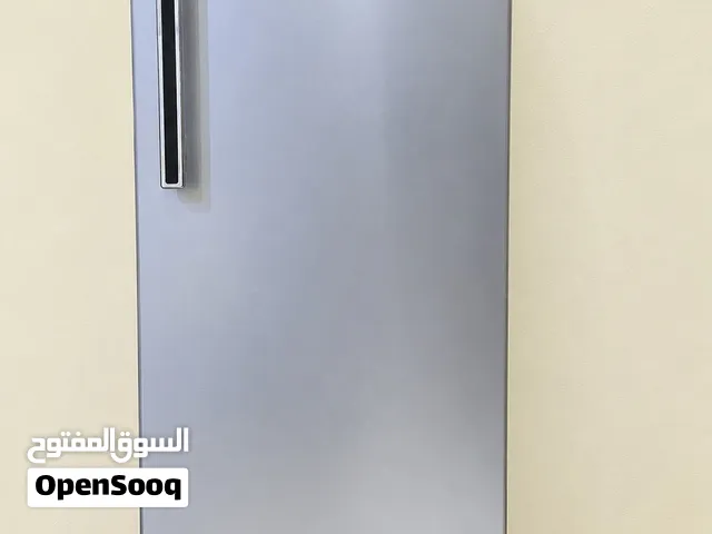 ثلاجة ( الحافظ ) استخدام نظيف لون سلڤر سعة 181 لتر سعر 160 وبيها مجال