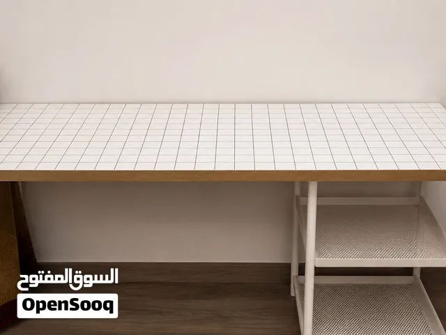 طاولة ايكيا جديده استخدام قليل شهر فقط