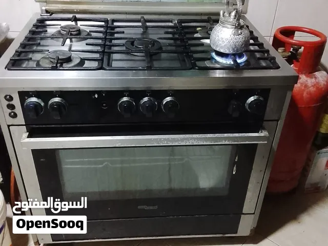 فرصه للبيع. استعمال خفيف حاله جيد فرن 5عيون ومن تحت يوجد مكان لجميع اكلات الفراخ والخبز حالته ممتازا