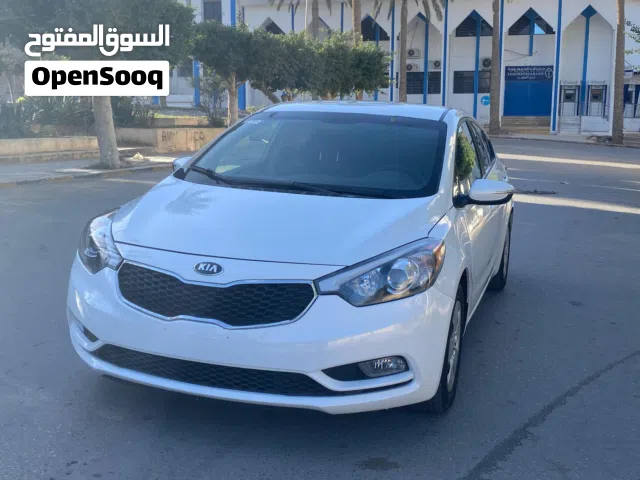 كيا فورتي KIA FORTE بسم الله ما شاء الله سيارة نظيفه جدا جدا بلون ابيض ملكي مميز جدا السيارة بحالة 1