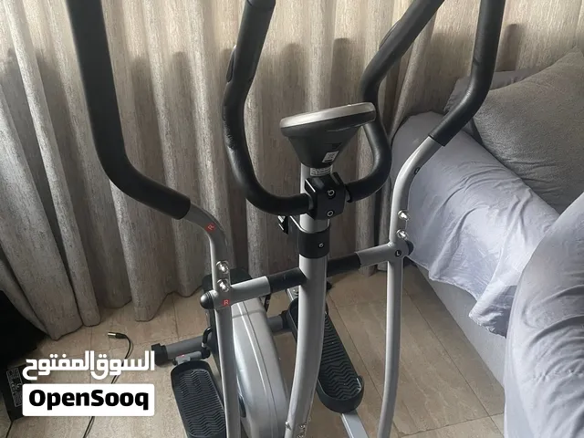 جهاز تمارين للمشي أو الركض ماركة معروفةSunny . وزن خفيف