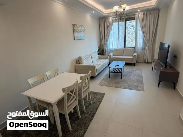 شقه مفروشه فرش فندقي قريب رمال بوشر تتكون من غرفتين وغرفه خادمه موقع ممتاز بنايه ممتازه