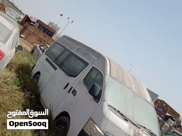 نيسان أورفان 2015 بحالة ممتازة - مركبة عائلية مرخصة ومجهزة بمواصفات خليجية