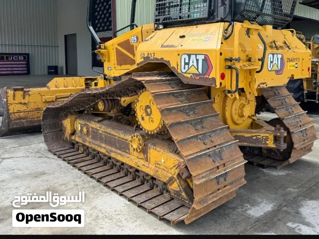 بلدوزر D5 كاتربلر