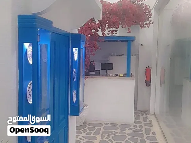 مطعم أسمالك للبيع في كورنيش القواسم في موقع مميز