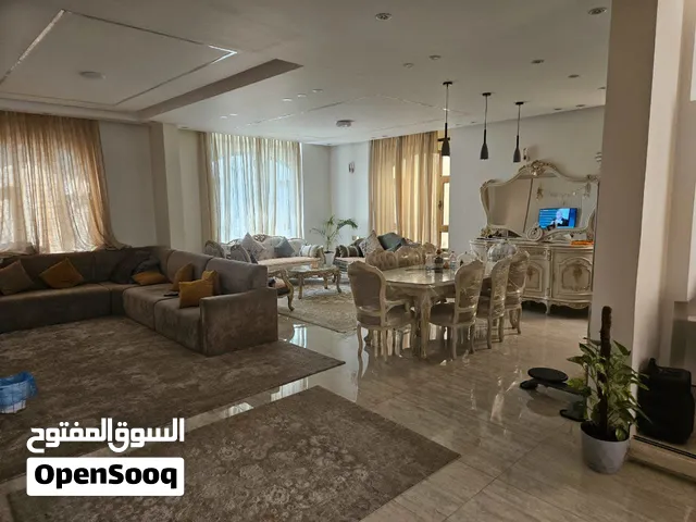 الان وعرض يتمناه كمن تاجر لموقعها الاستراتيجي والذهبي يوجد معي ارض للبيع ع اهم وارقا شارع رئسي في صن