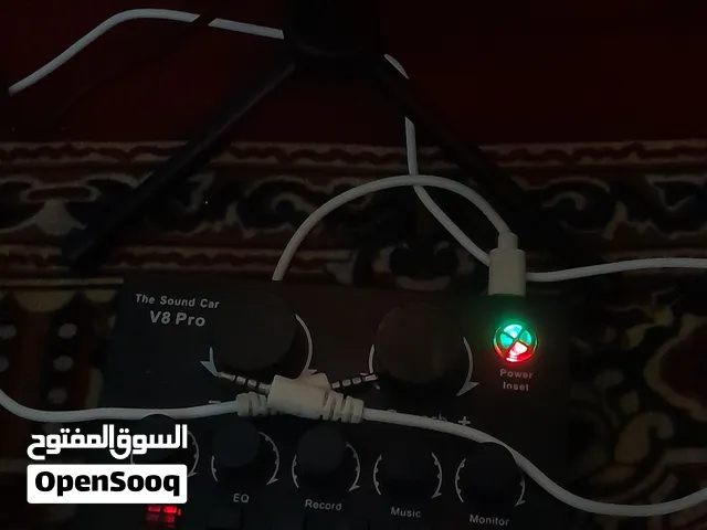 ميكسر و مايك متعدد الألوان