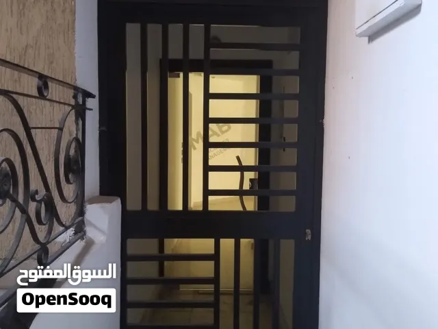 باب حديد لم يستخدم من قبل ينفع لجميع الأغراض