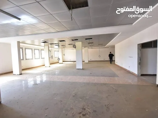 عرض مبنى اداري تجاري  6 طوابق  العنوان   شارع عشرين  بجوار مصرف الوحدة