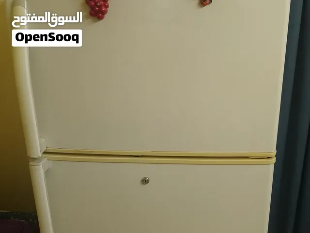 ثلاجة كبيرة بحالة ممتازة