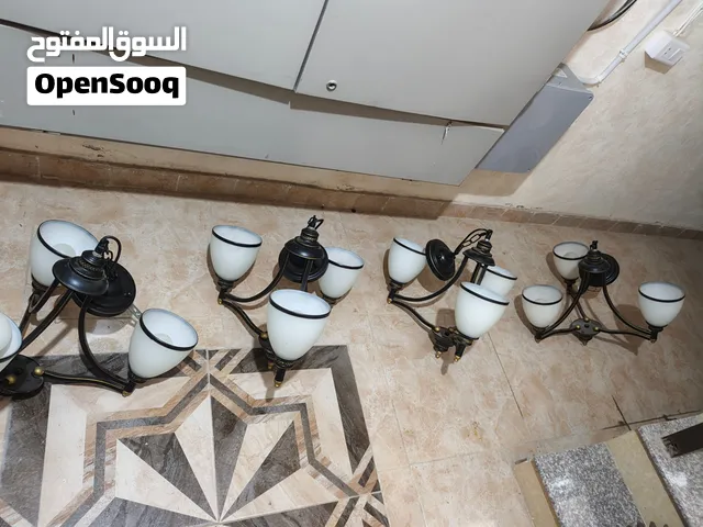 ثريات عدد 4 بحالة ممتازة جدا