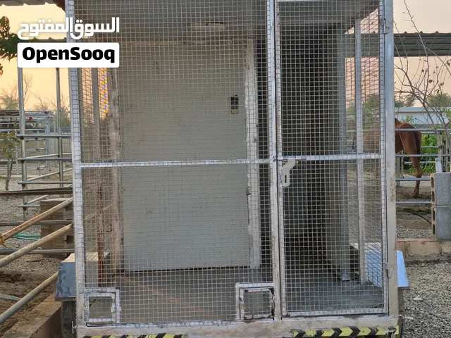 عربه أو كرفان للبيع تفصيل شخصي متعدده لجميع الإستخدامات بها غرفه داخليه وقفص من الخارج مكيفه وإناره