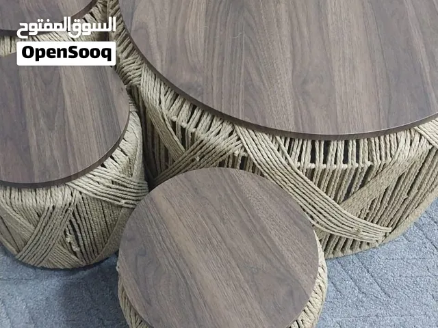 طاولات خشبية مع حبال يدويه بشكل جميل سعر 150 وبي مجال واستخدامه نظيف جدا وجديد