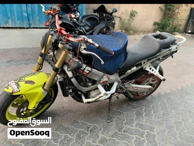 هوندا f4i 600 بدون اوراق موديل2004مطلوب فيها10.000درهم وغير قابل واقفه من8شهور ومحتاجه بتري وسيرفس