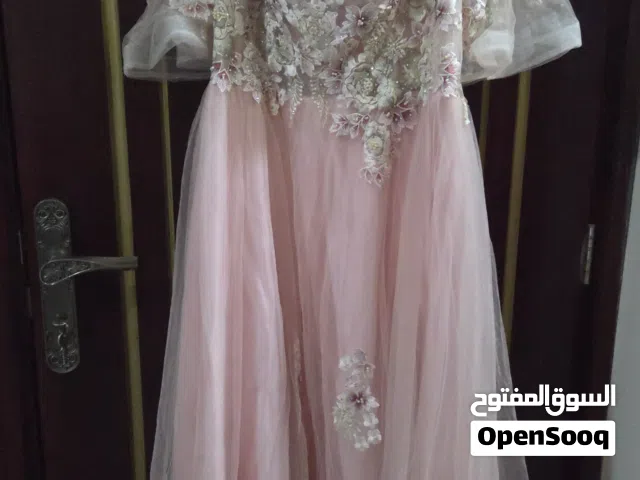 Light pink embroidered evening gown with tulle skirt, size approx L فستان سهرة وردي